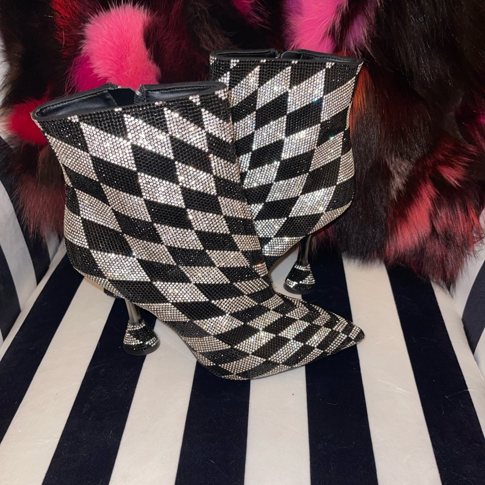 NWOT Gianni Bini booties